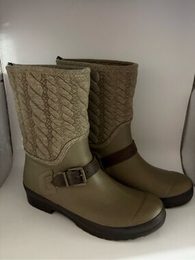 Chic Sperry Olive Colored Quilted Shaft Rain Boots with Buckle Strap Size 8